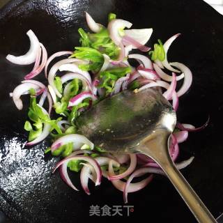 洋葱青椒炒鸡蛋的做法步骤：6