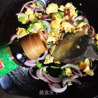洋葱青椒炒鸡蛋的做法步骤：8