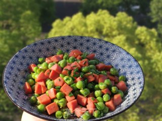 十分钟搞定的快手菜——豌豆火腿肠的做法步骤：7