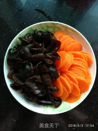 鸡蛋饺的做法步骤：1