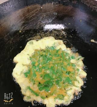 青椒炒鸡蛋的做法步骤：7