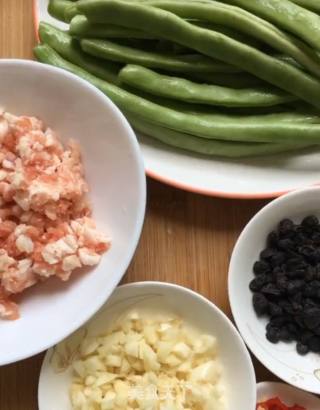 豉香肉末炒四季豆的做法步骤：1