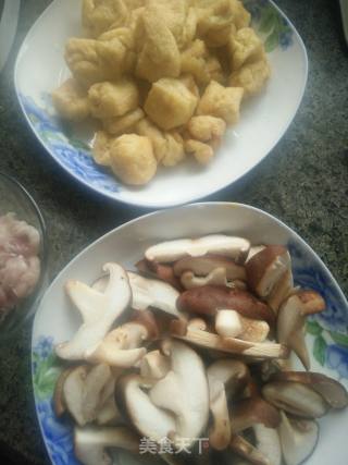 香菇油豆腐的做法步骤：1