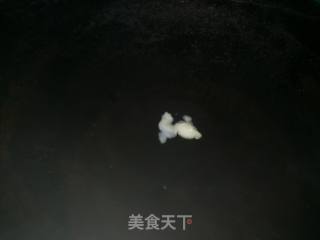 蒜香蚕豆米的做法步骤：2