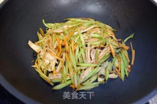 风味腐竹烩芹菜的做法步骤：9