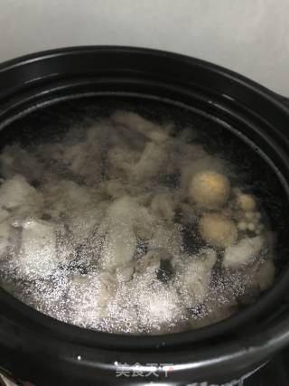 艾草鸡汤的做法步骤：2