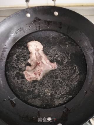 菠菜猪骨汤的做法步骤：2