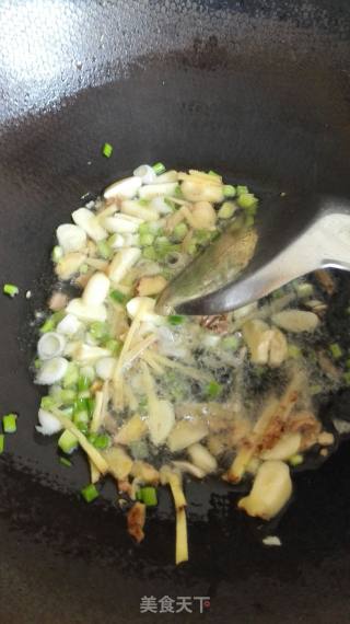 双椒炒豆腐皮的做法步骤：3