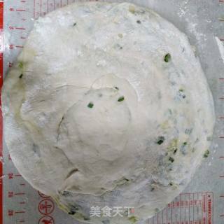 葱油饼的做法步骤：9
