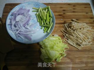 煎蛋盖炒饼的做法步骤：1