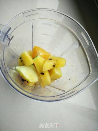 混合果汁的做法步骤：2