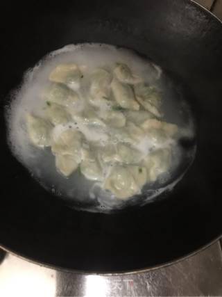 酸汤水饺的做法步骤：3