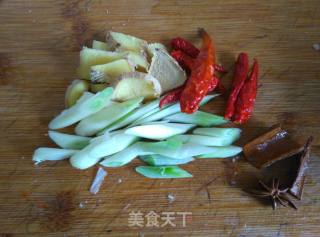 五花肉焖土豆的做法步骤：3