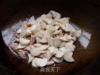 杏鲍菇炒肉的做法步骤：6