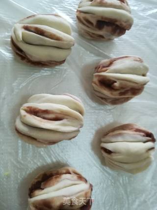 红豆沙花卷的做法步骤：5