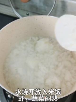 西兰花萝卜虾仁粥的做法步骤：3