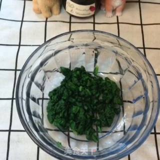 菠菜鸡蛋面的做法步骤：2
