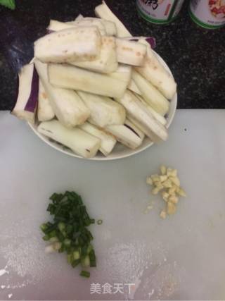 蒜蓉炒茄子的做法步骤：2