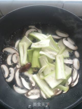 丝瓜香菇汤的做法步骤：3