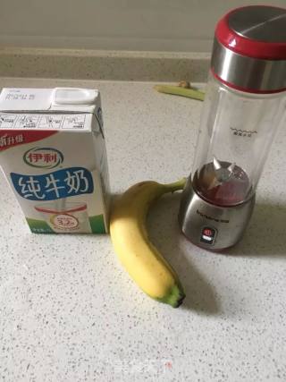 香蕉奶昔的做法步骤：1