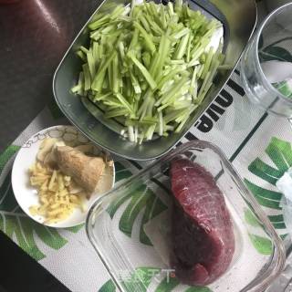 韭黄牛肉的做法步骤：1