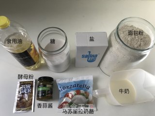香蒜酱辫子面包的做法步骤：1