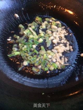 松茸炒蒜苔的做法步骤：6