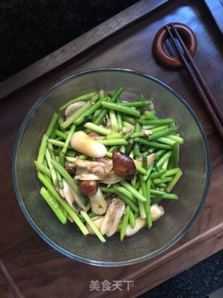 松茸炒蒜苔的做法步骤：10