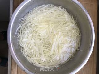 酸辣土豆丝的做法步骤：2