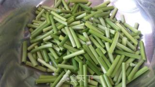 粘糕炒鱿鱼须的做法步骤：2