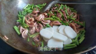 粘糕炒鱿鱼须的做法步骤：6