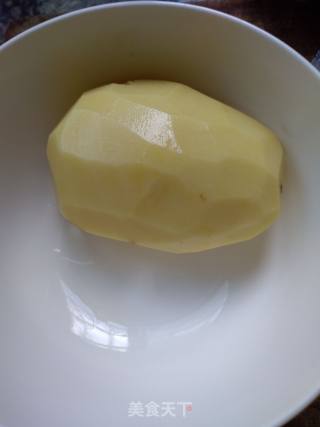 葱香土豆丝的做法步骤：1