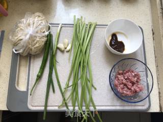好吃又营养的肉酱捞面的做法步骤：1