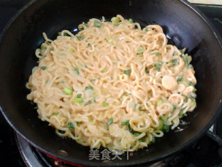葱香方便面煎饼的做法步骤：9