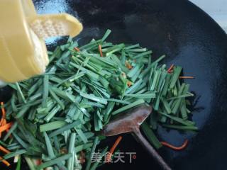 韭菜炒豆皮的做法步骤：11