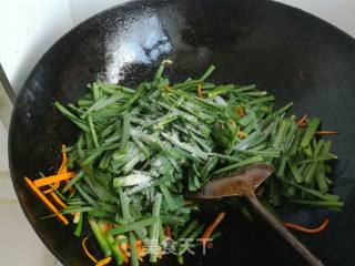韭菜炒豆皮的做法步骤：12