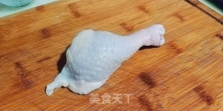 尖椒鸡腿的做法步骤：1