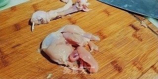 尖椒鸡腿的做法步骤：2