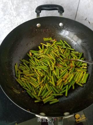干煸蒜苔的做法步骤：5