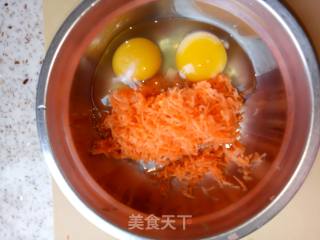夏季懒人餐＃胡萝卜鸡蛋饼的做法步骤：1
