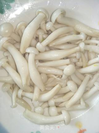 素炒白玉菇的做法步骤：2