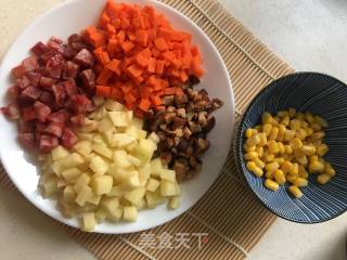 土豆腊肠焖饭的做法步骤：3