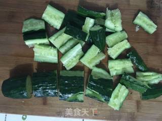 芝麻酱蒜泥拍黄瓜的做法步骤：2