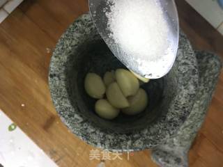 芝麻酱蒜泥拍黄瓜的做法步骤：3