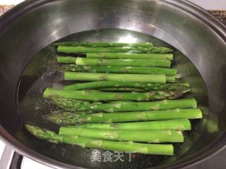 响油芦笋的做法步骤：2