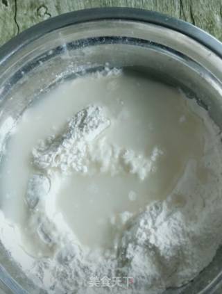 葱油盘丝饼的做法步骤：1