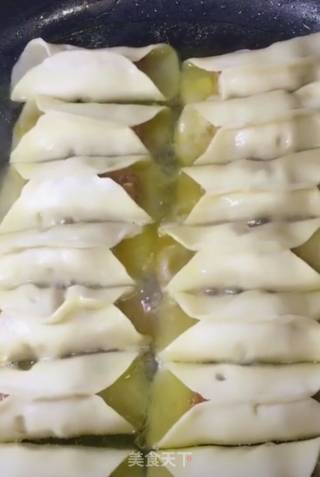 锅贴的做法步骤：6