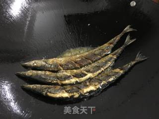 红烧秋刀鱼的做法步骤：3