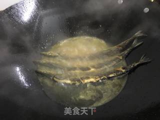 红烧秋刀鱼的做法步骤：4
