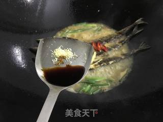 红烧秋刀鱼的做法步骤：6